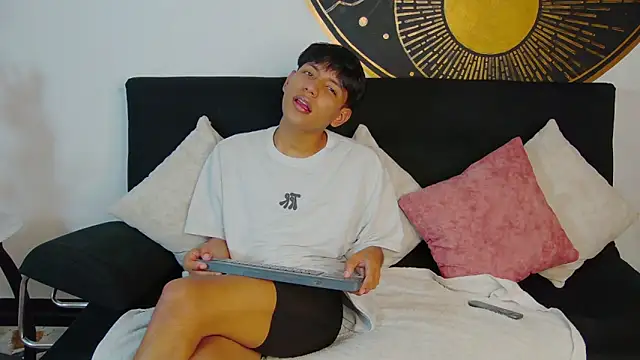 Snapshot of Liam_Sinclair chatting on 02.17.26 Liam Sinclair online show from 02.17.26