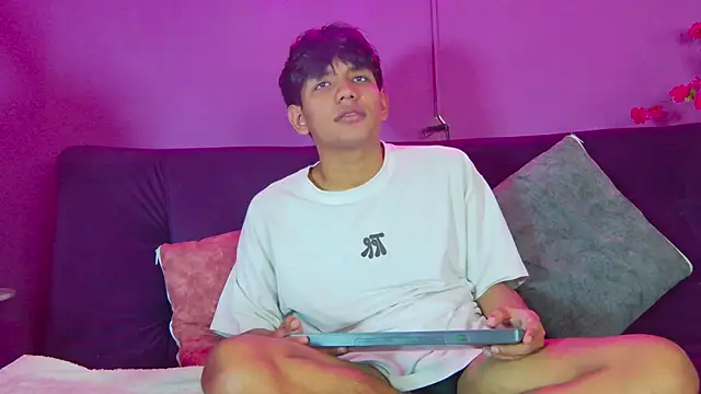 Snapshot of Liam_Sinclair chatting on 03.09.26 Liam Sinclair online show from 03.09.26