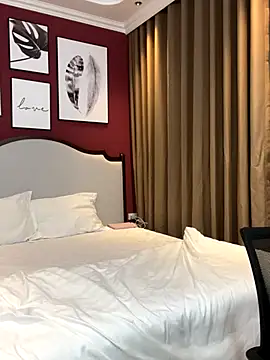 Snapshot of Queen-of-Love chatting on 11.22.25 Queen-of-Love online show from 11.22.25