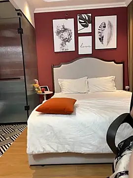 Snapshot of Queen-of-Love chatting on 11.27.25 Queen-of-Love online show from 11.27.25