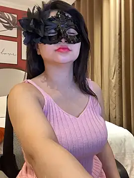 Snapshot of Queen-of-Love chatting on 11.30.25 Queen-of-Love online show from 11.30.25