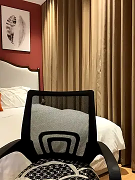 Snapshot of Queen-of-Love chatting on 12.01.25 Queen-of-Love online show from 12.01.25