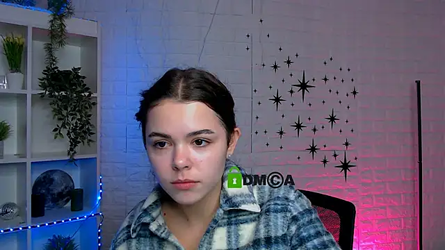 Snapshot of maddycats chatting on 11.28.25 maddycats online show from 11.28.25