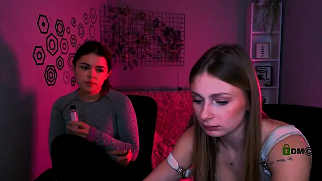 Snapshot of maddycats chatting on 11.30.25 maddycats online show from 11.30.25