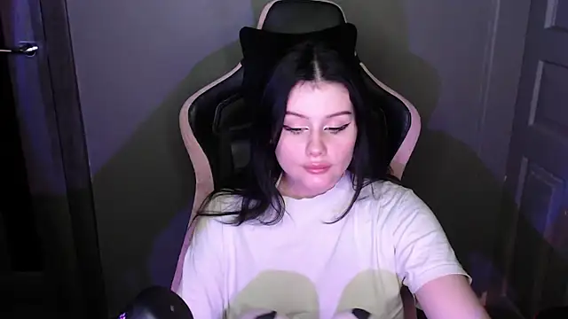 Snapshot of Moon_raven chatting on 02.16.26 Moon raven online show from 02.16.26