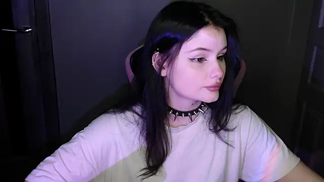 Snapshot of Moon_raven chatting on 02.18.26 Moon raven online show from 02.18.26