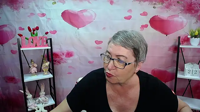 Snapshot of OlgaLuck chatting on 05.22.26 OlgaLuck online show from 05.22.26