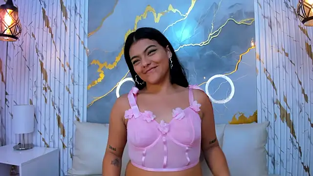 Snapshot of NIKIBUNNY chatting on 11.26.25 NIKIBUNNY online show from 11.26.25