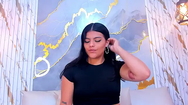 Snapshot of NIKIBUNNY chatting on 11.29.25 NIKIBUNNY online show from 11.29.25