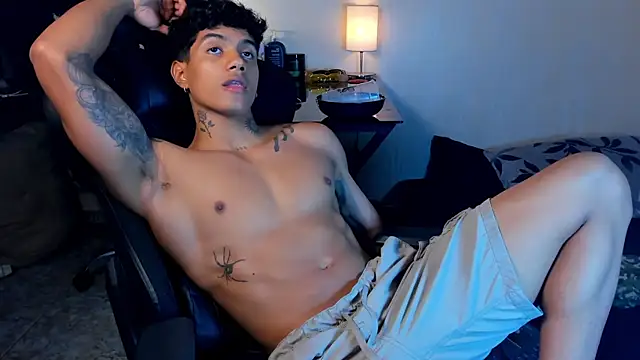 Snapshot of aress_damon chatting on 11.30.25 aress damon online show from 11.30.25