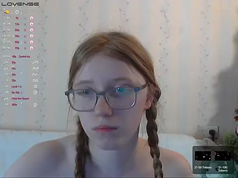 Snapshot of LustfulSarah chatting on 02.16.25 LustfulSarah online show from 02.16.25