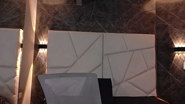 Snapshot of mia_violet8 chatting on 11.25.25 mia violet8 online show from 11.25.25