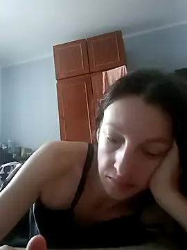 Snapshot of AlisKiv chatting on 11.23.25 AlisKiv online show from 11.23.25