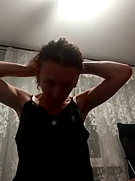 Snapshot of AlisKiv chatting on 11.26.25 AlisKiv online show from 11.26.25