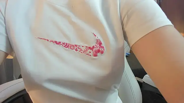 mask red girl online show from 06.19.26