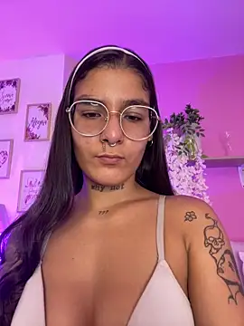 LauraRaider online show from 06.07.26