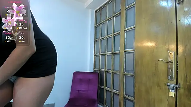 Snapshot of Mysterius_Woman chatting on 12.04.25 Mysterius Woman online show from 12.04.25