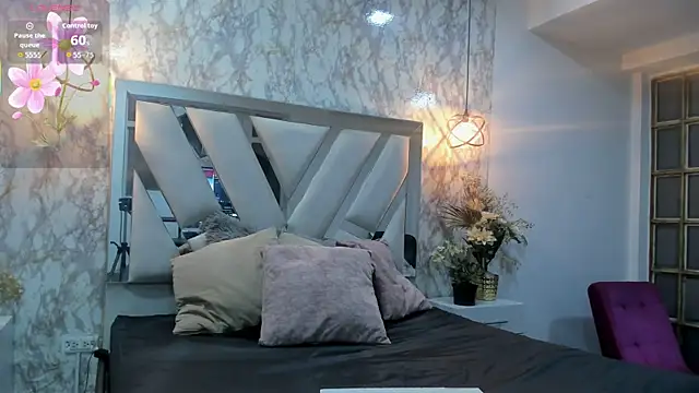 Snapshot of Mysterius_Woman chatting on 12.05.25 Mysterius Woman online show from 12.05.25