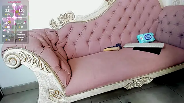 Snapshot of Mysterius_Woman chatting on 12.15.25 Mysterius Woman online show from 12.15.25