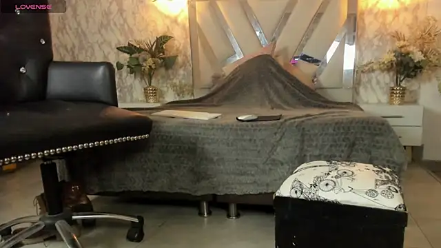 Mysterius Woman online show from 07.24.26
