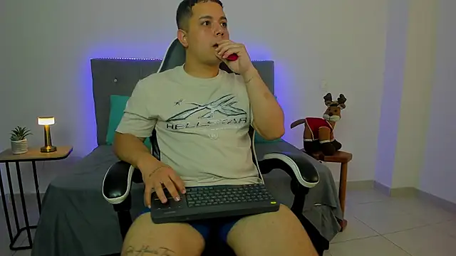 Snapshot of bry_hill chatting on 11.27.25 bry hill online show from 11.27.25