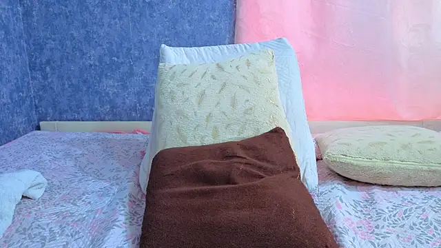 Malia fox online show from 04.30.26