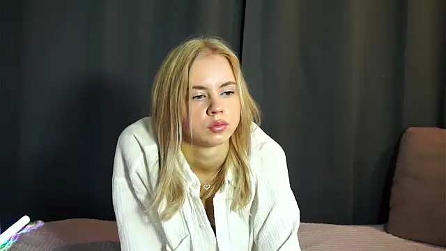 Snapshot of FelishaLaskin chatting on 12.05.25 FelishaLaskin online show from 12.05.25