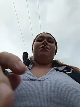 Snapshot of Shofy22 chatting on 12.05.25 Shofy22 online show from 12.05.25