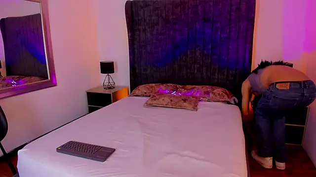 Snapshot of CleoColliva_ chatting on 11.29.25 CleoColliva online show from 11.29.25