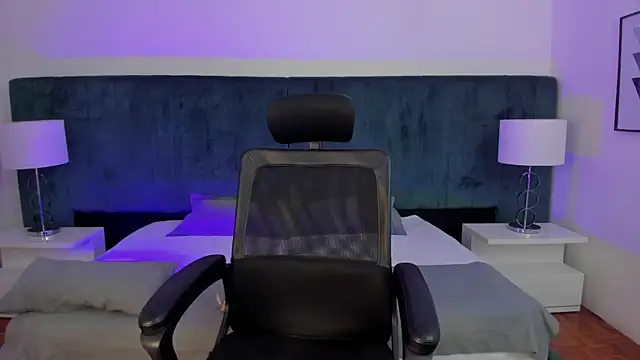 CleoColliva  online show from 12.23.25