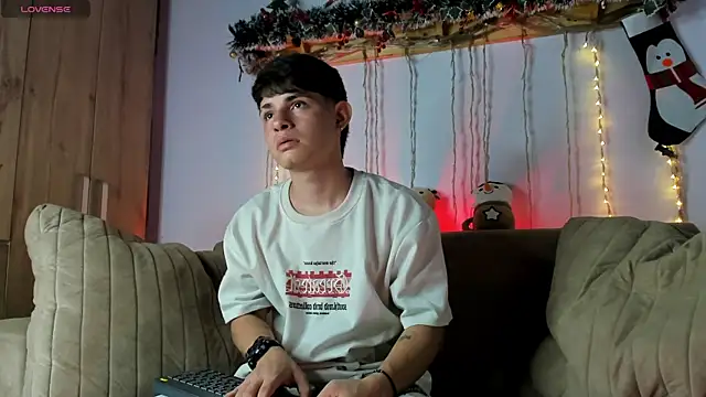 Snapshot of steveen_universe28 chatting on 12.16.25 steveen universe28 online show from 12.16.25