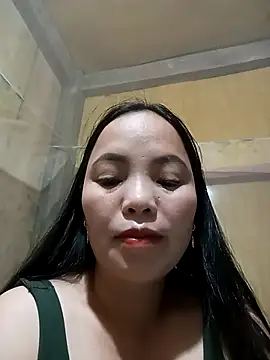 Snapshot of Tisami-suca chatting on 12.13.25 Tisami-suca online show from 12.13.25