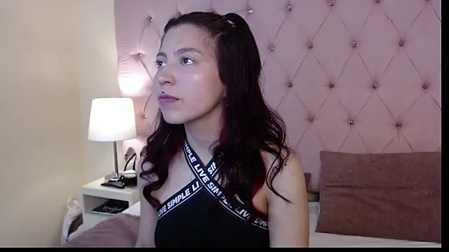 Snapshot of Hillary_Thomson chatting on 12.01.25 Hillary Thomson online show from 12.01.25