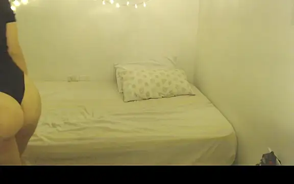 Snapshot of Renata_Honey chatting on 12.05.25 Renata Honey online show from 12.05.25