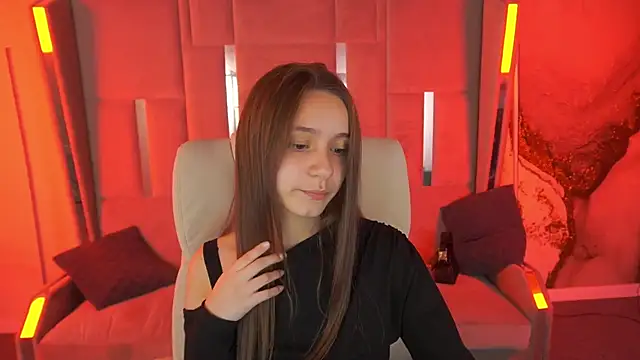 Snapshot of TinyNatalie chatting on 11.25.25 TinyNatalie online show from 11.25.25