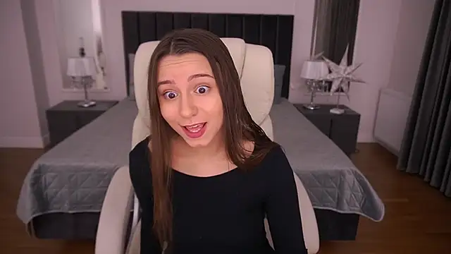 Snapshot of TinyNatalie chatting on 12.15.25 TinyNatalie online show from 12.15.25