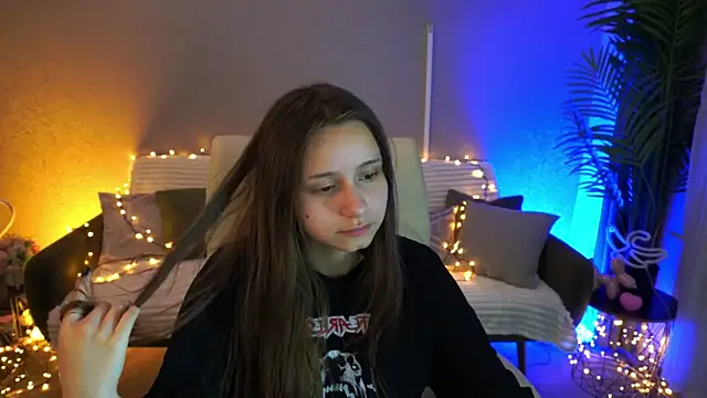 TinyNatalie online show from 05.18.26