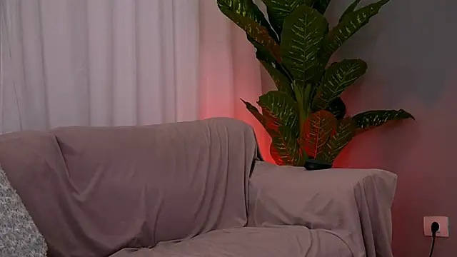 Snapshot of VanessaSinX chatting on 12.04.25 VanessaSinX online show from 12.04.25