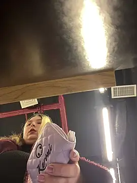 KateBurlesk online show from 03.15.26