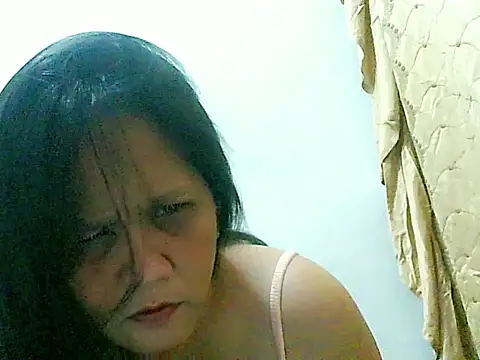 Snapshot of divinegrace1983 chatting on 11.24.25 divinegrace1983 online show from 11.24.25