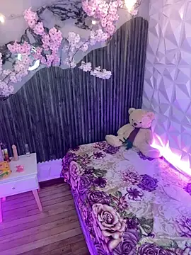 Snapshot of Kitty_Bms_ chatting on 12.13.25 Kitty Bms online show from 12.13.25