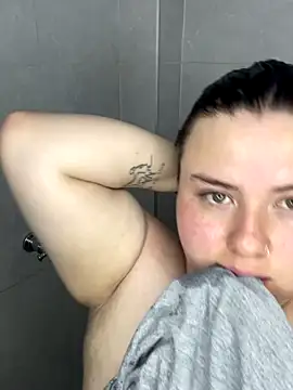 Snapshot of Kitty_Bms_ chatting on 12.21.25 Kitty Bms online show from 12.21.25