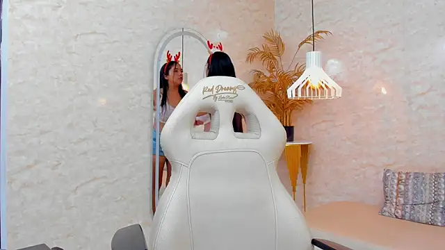 Snapshot of Mai_Bigboobs chatting on 12.01.25 Mai Bigboobs online show from 12.01.25