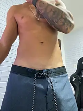 Snapshot of enzofelipe chatting on 11.23.25 enzofelipe online show from 11.23.25