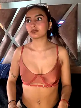 ZoeJohnson Pink online show from 11.26.25