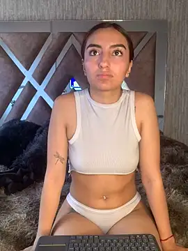 ZoeJohnson Pink online show from 12.13.25