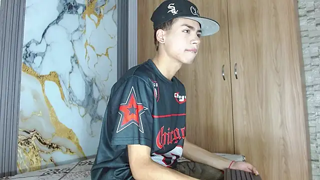 Snapshot of maverickhotson303av chatting on 11.24.25 maverickhotson303av online show from 11.24.25