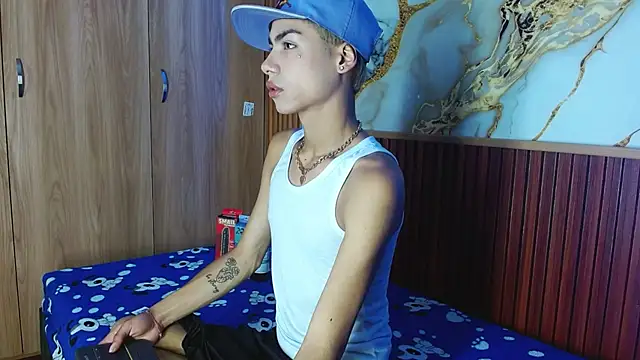 Snapshot of maverickhotson303av chatting on 12.15.25 maverickhotson303av online show from 12.15.25