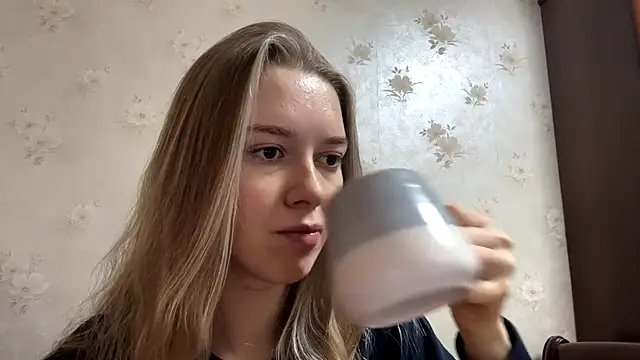 Snapshot of MichikoWienandt chatting on 11.28.25 MichikoWienandt online show from 11.28.25