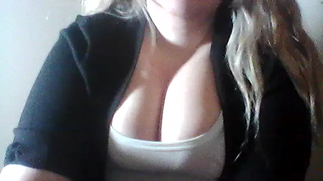 Snapshot of BelladonnaSkye chatting on 12.02.25 BelladonnaSkye online show from 12.02.25